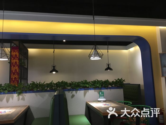 特朗普威胁再对中国商品征税 华春莹:请认清形势_开云体育电脑(图1) 开云网址登录入口
